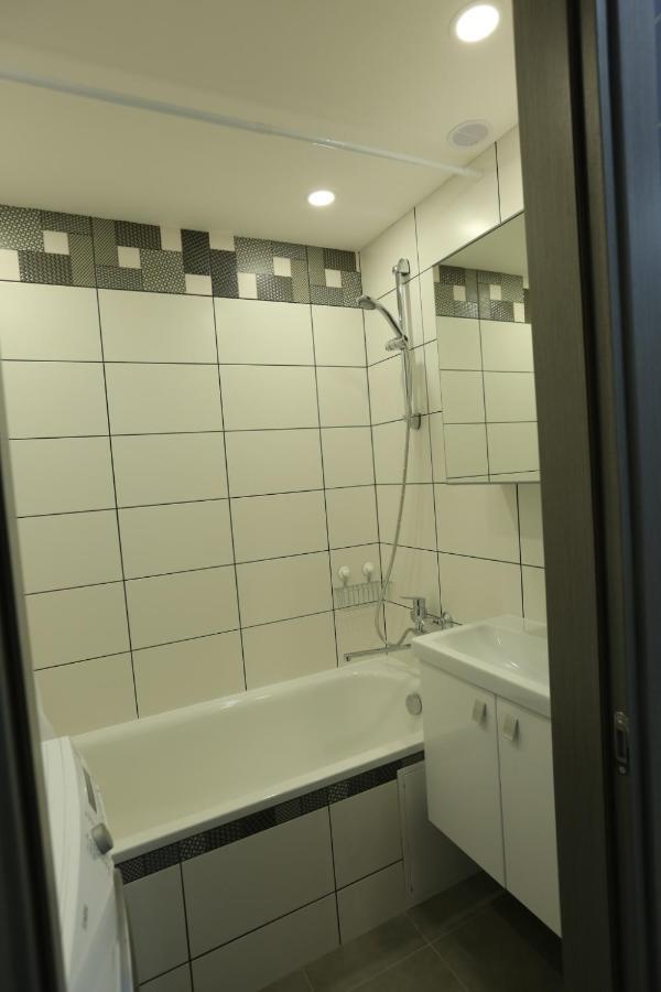 Comfy 2 Room Apartment - Free Parking - 350Mbps Wifi - Netflix Kaunas Exterior photo